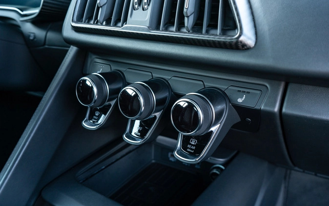Audi R8 cena 528000 przebieg: 42000, rok produkcji 2017 z Janikowo małe 277
